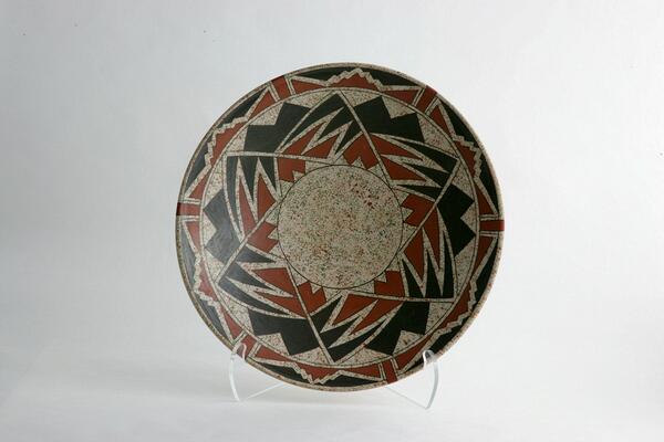 Artist:                           Leonel Lopez\nHeight:                         4  5/8"\nDiameter:                     4  5/16"\nCircumference:             13  1/2"\nPrice:                            $125