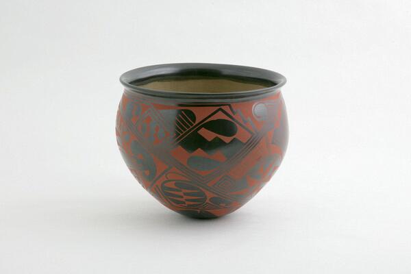 Artist:                           Leonel Lopez\nHeight:                         4  5/8"\nDiameter:                     4  5/16"\nCircumference:             13  1/2"\nPrice:                            $125