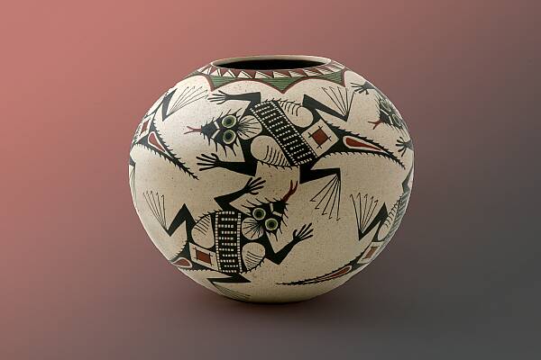 Artist:                       Roberto Banuelos\nHeight:                    7  1/8"\nDiameter:                8   7/16"\nCircumference:        7  1/8"\nPrice:                      $600
